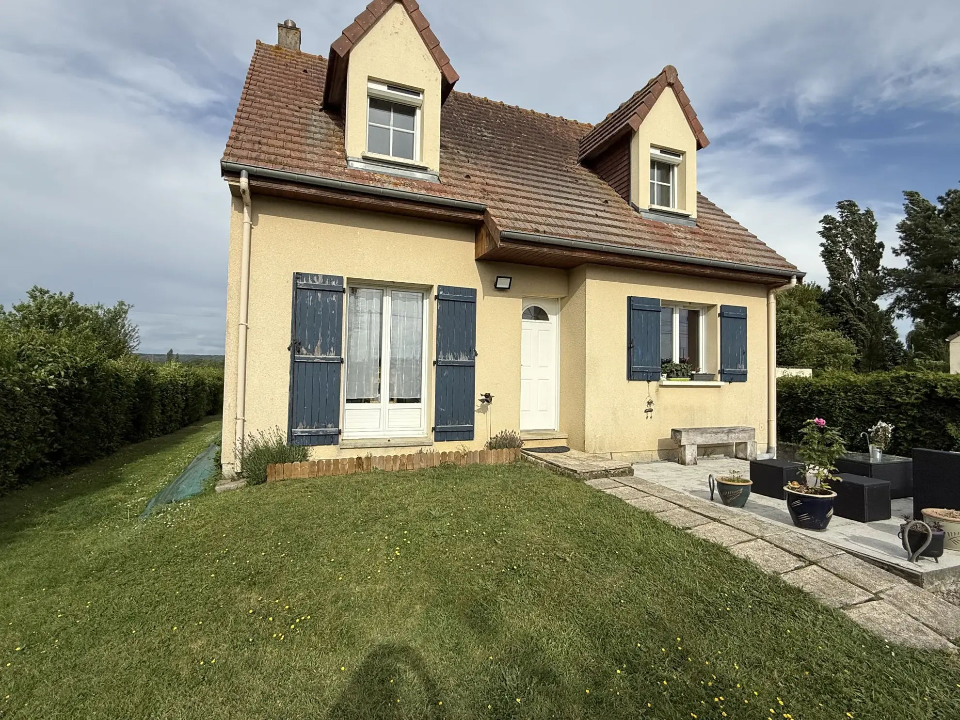 Maison familiale de 109 m² à Saint-Pierre-en-Auge avec terrain arboré 