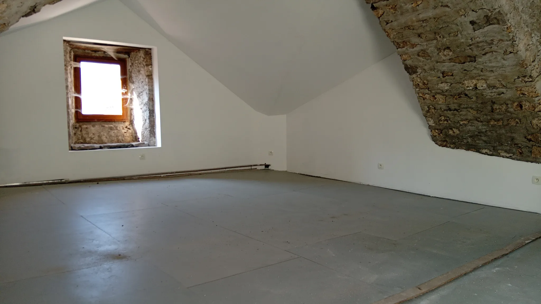 Charme et potentiel d'une maison de village à Liaucous en Occitanie 