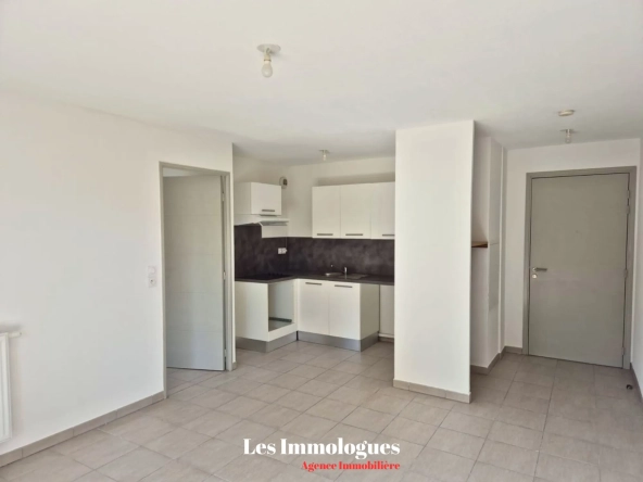 Appartement 2 pièces avec terrasse et parking à Avignon, quartier Saint-Jean