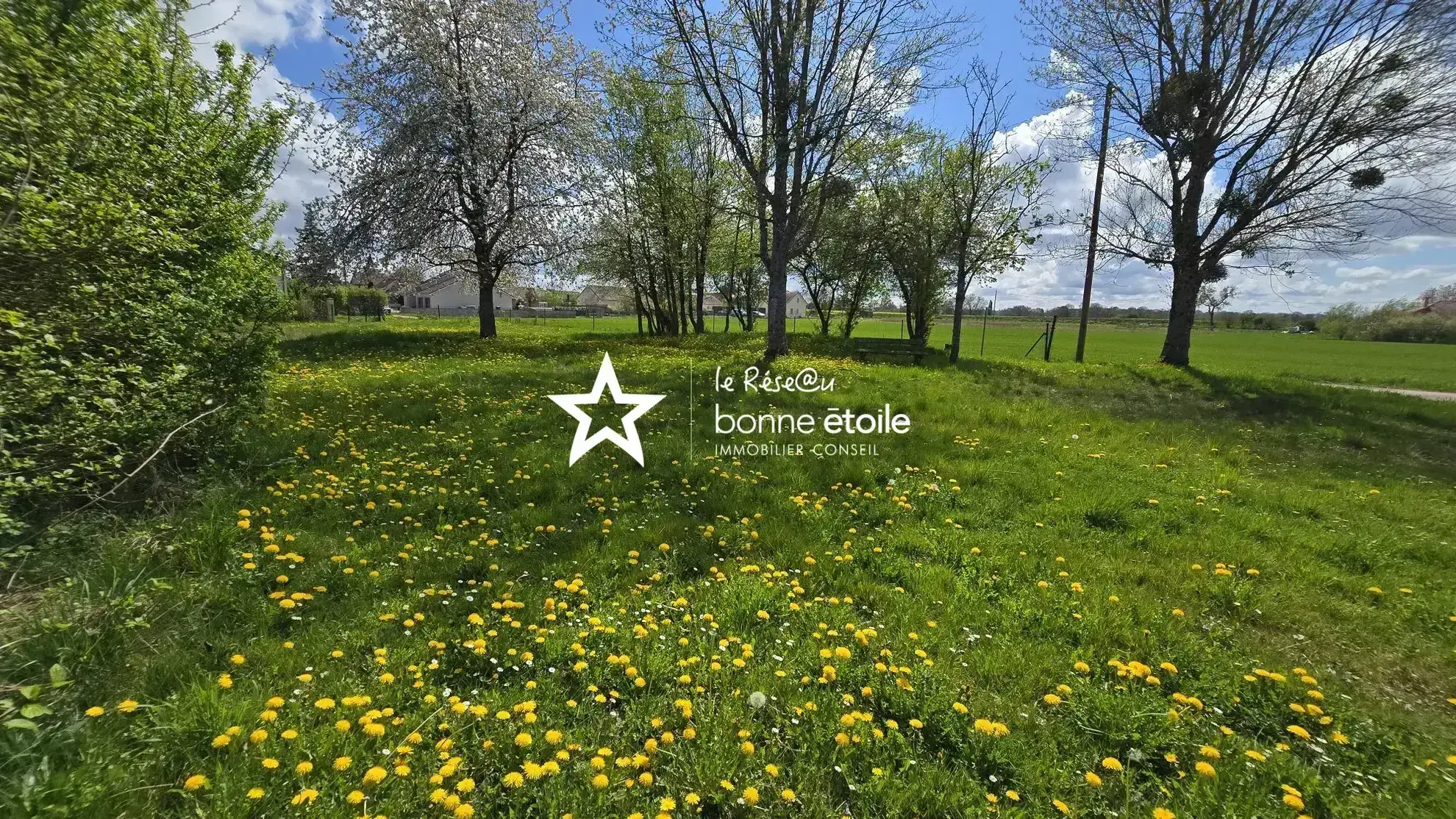 Terrain constructible à vendre à Richebourg - 1384 m² idéal pour projet résidentiel 