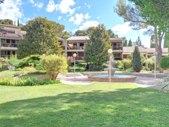 Appartement de 69 m² à Nîmes avec terrasse, parking et piscine dans résidence sécurisée