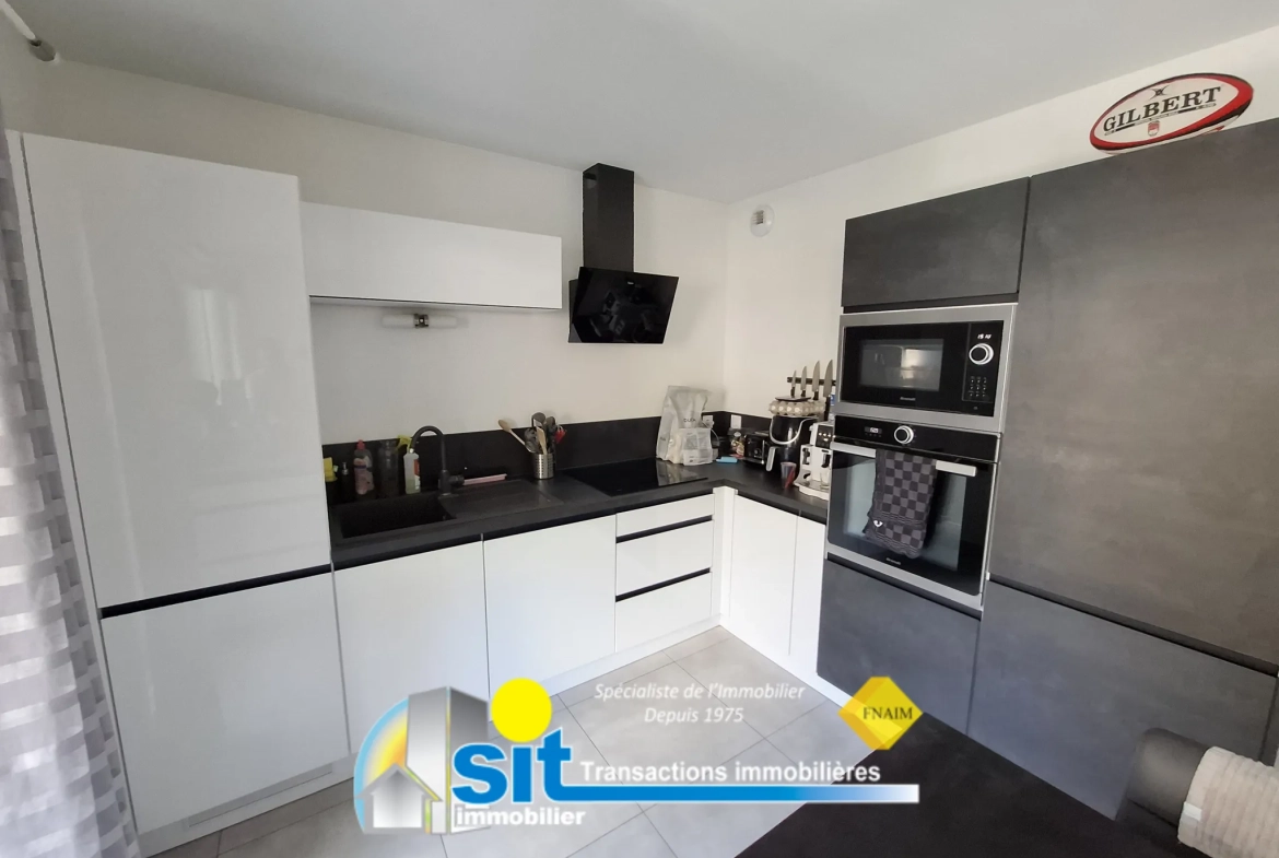 Appartement 3 pièces avec terrasse, garage double et parking privé à Jardin 