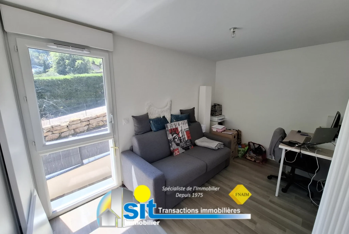 Appartement 3 pièces avec terrasse, garage double et parking privé à Jardin 