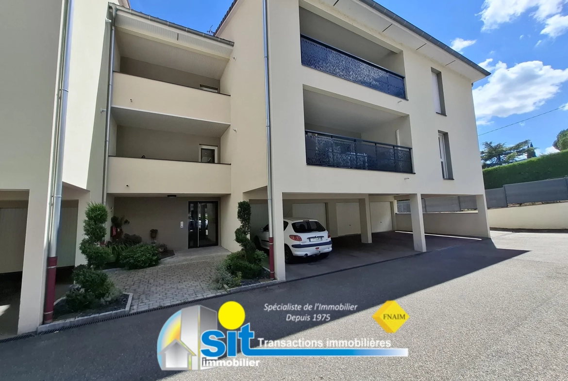 Appartement 3 pièces avec terrasse, garage double et parking privé à Jardin 