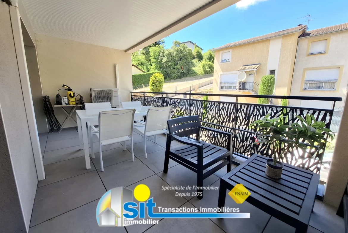 Appartement 3 pièces avec terrasse, garage double et parking privé à Jardin 