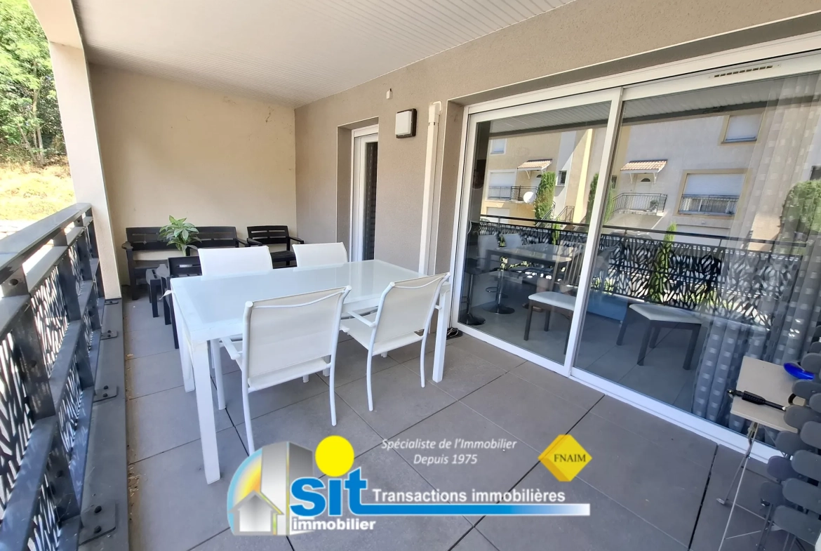 Appartement 3 pièces avec terrasse, garage double et parking privé à Jardin 