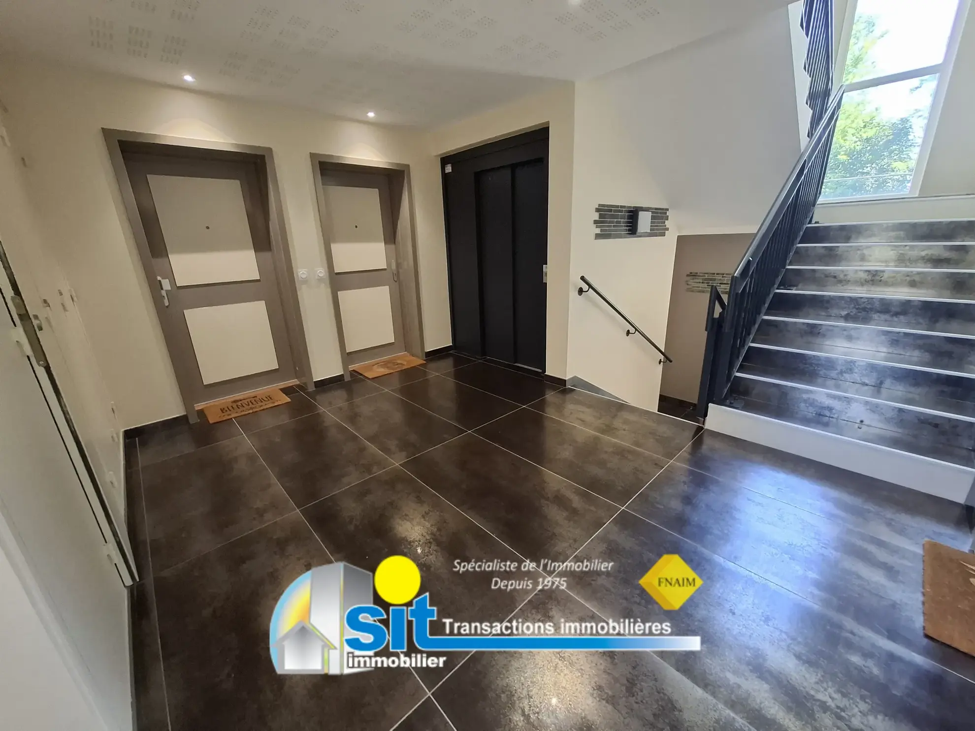 Appartement 3 pièces avec terrasse, garage double et parking privé à Jardin 