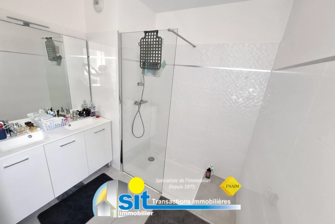 Appartement 3 pièces avec terrasse, garage double et parking privé à Jardin 