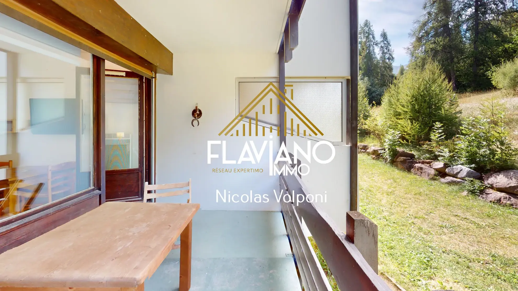 Appartement T2 de 24,50 m² au Le Sauze avec station skiing et parking 