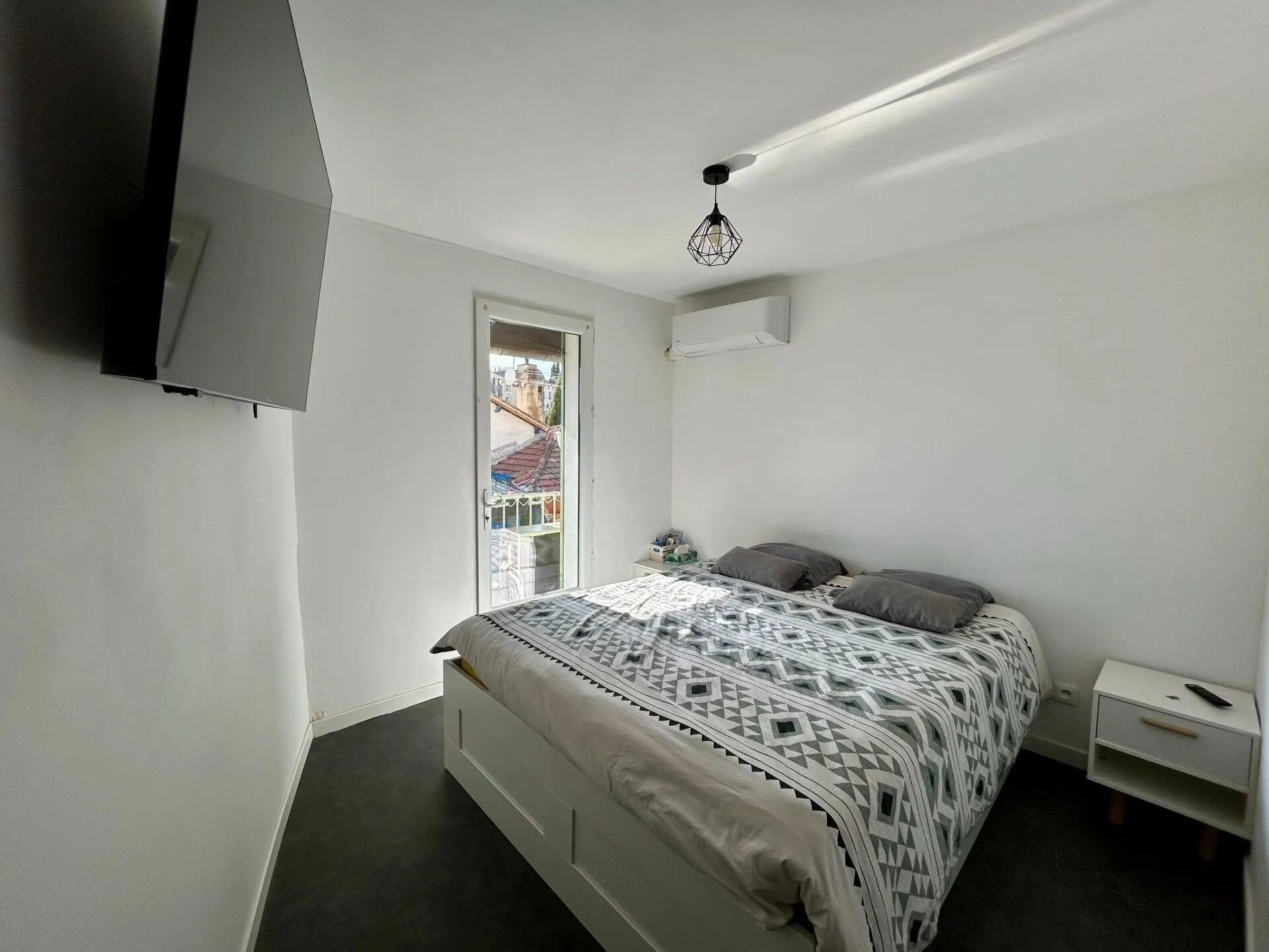 Belle maison T3 rénovée à Cabrières d'Aigues - Environnement calme et ensoleillé 