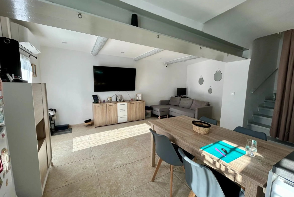 Belle maison T3 rénovée à Cabrières d'Aigues - Environnement calme et ensoleillé 