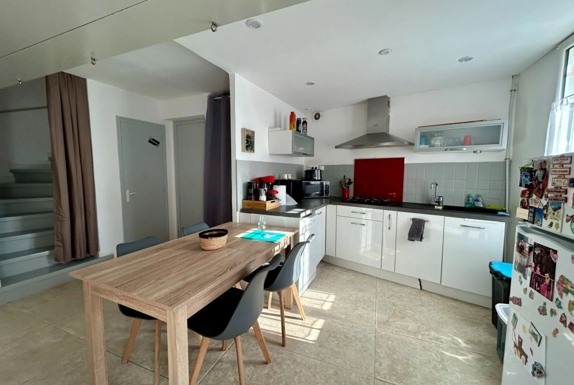 Belle maison T3 rénovée à Cabrières d'Aigues - Environnement calme et ensoleillé 