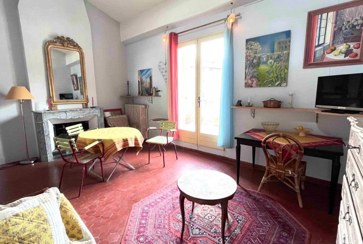 Maison spacieuse à Apt de 240 m² avec deux terrasses, proche centre-ville 