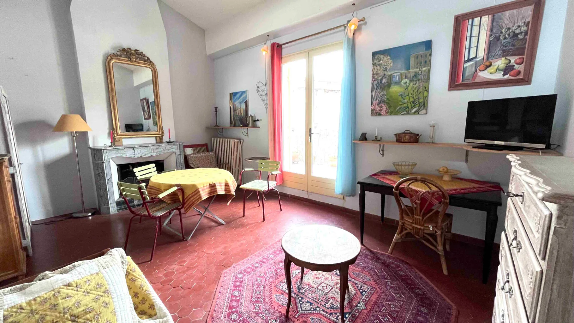 Maison spacieuse à Apt de 240 m² avec deux terrasses, proche centre-ville 