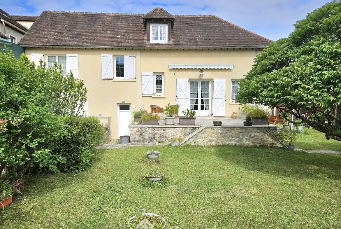 Maison de village à Nemours - 95 m² avec jardin et terrasses 