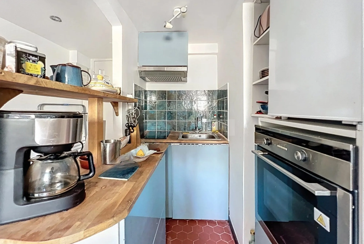 Joli studio meublé à La Seyne-sur-Mer proche port, rénové, lumineux 