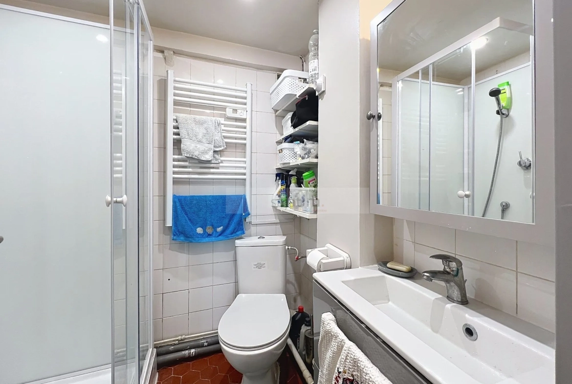 Joli studio meublé à La Seyne-sur-Mer proche port, rénové, lumineux 