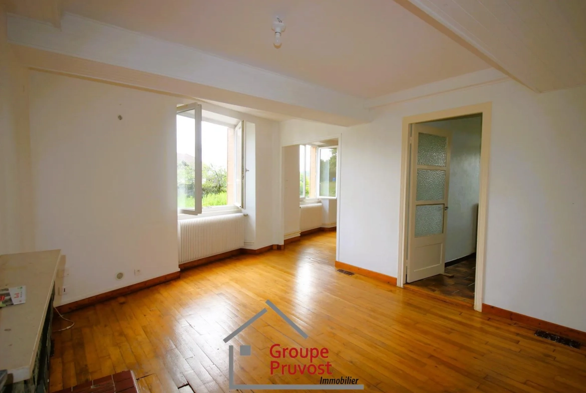 Charmante maison à vendre à Dompierre-les-Ormes avec cour et potentiel de rénovation 