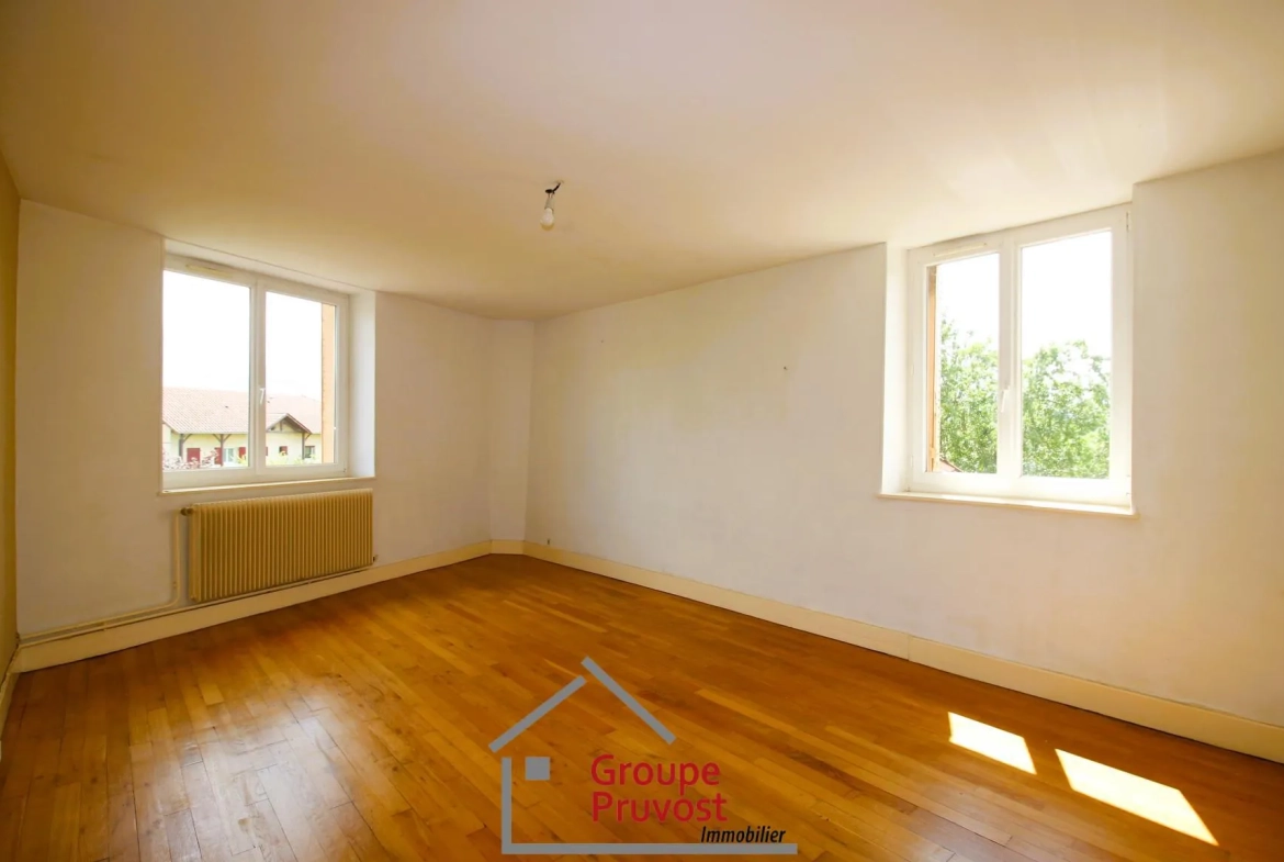 Charmante maison à vendre à Dompierre-les-Ormes avec cour et potentiel de rénovation 