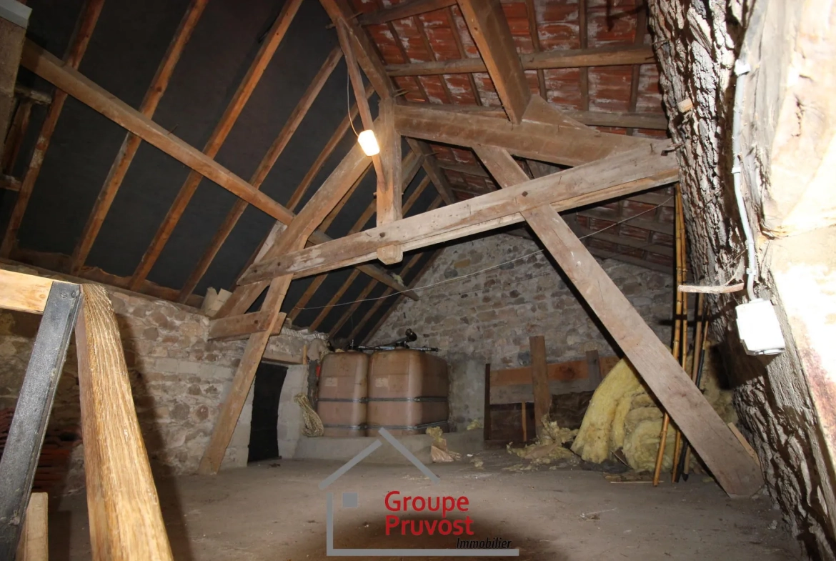 Charmante maison à vendre à Dompierre-les-Ormes avec cour et potentiel de rénovation 