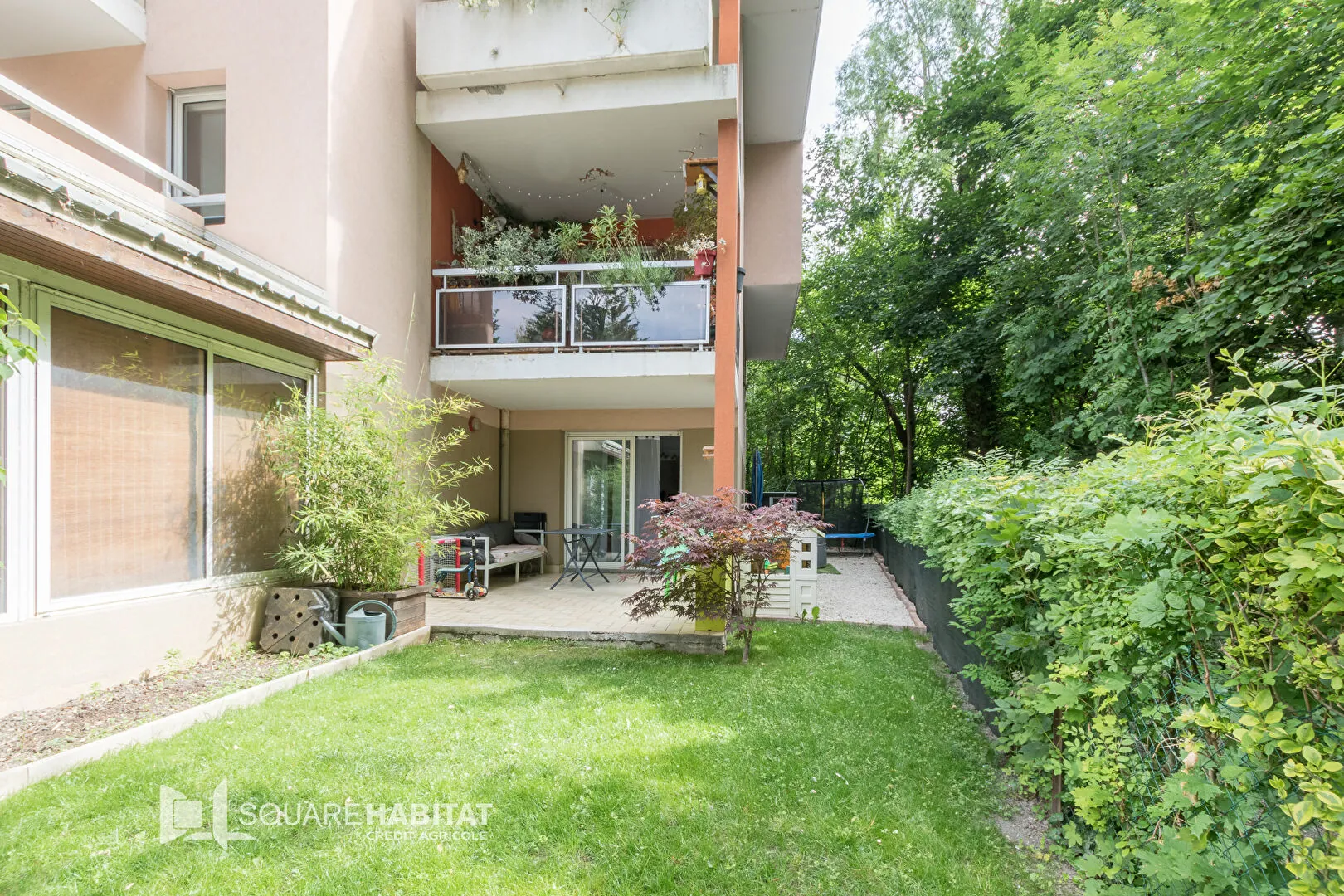 Appartement de 97m2 à Gap avec jardin, garage et cave, proche du centre-ville 