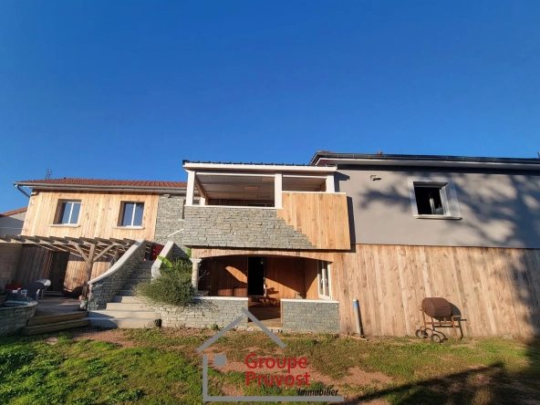 Maison rénovée de 150 m² avec 4 chambres et vue exceptionnelle à Saint-Jean-Saint-Maurice-sur-Loire