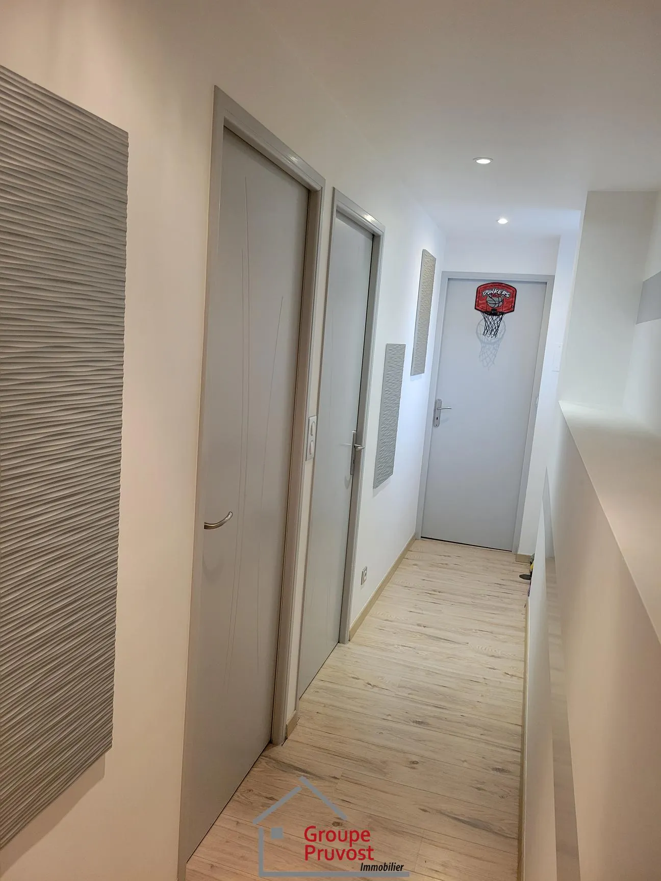 Maison rénovée de 150 m² avec 4 chambres et vue exceptionnelle à Saint-Jean-Saint-Maurice-sur-Loire 