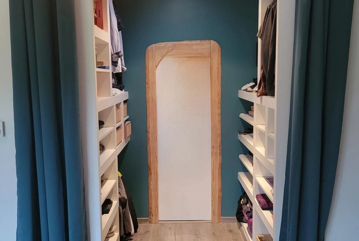 Maison rénovée de 150 m² avec 4 chambres et vue exceptionnelle à Saint-Jean-Saint-Maurice-sur-Loire 