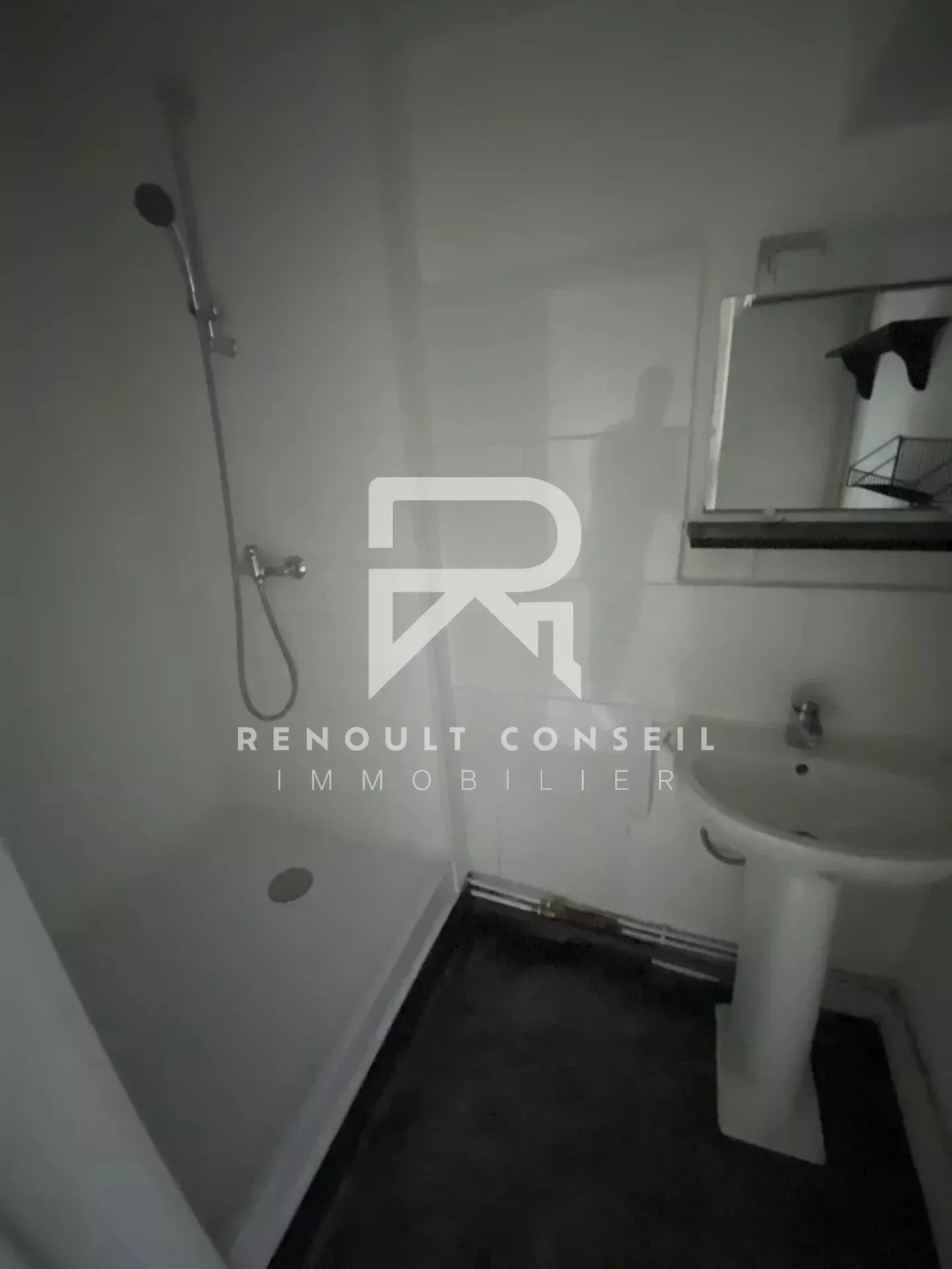 Appartement T2 à Rouen de 36 m² avec entrée indépendante et terrasse 