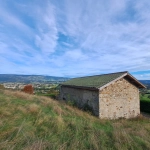 Grande grange à aménager avec potentiel d'habitation à Ambert