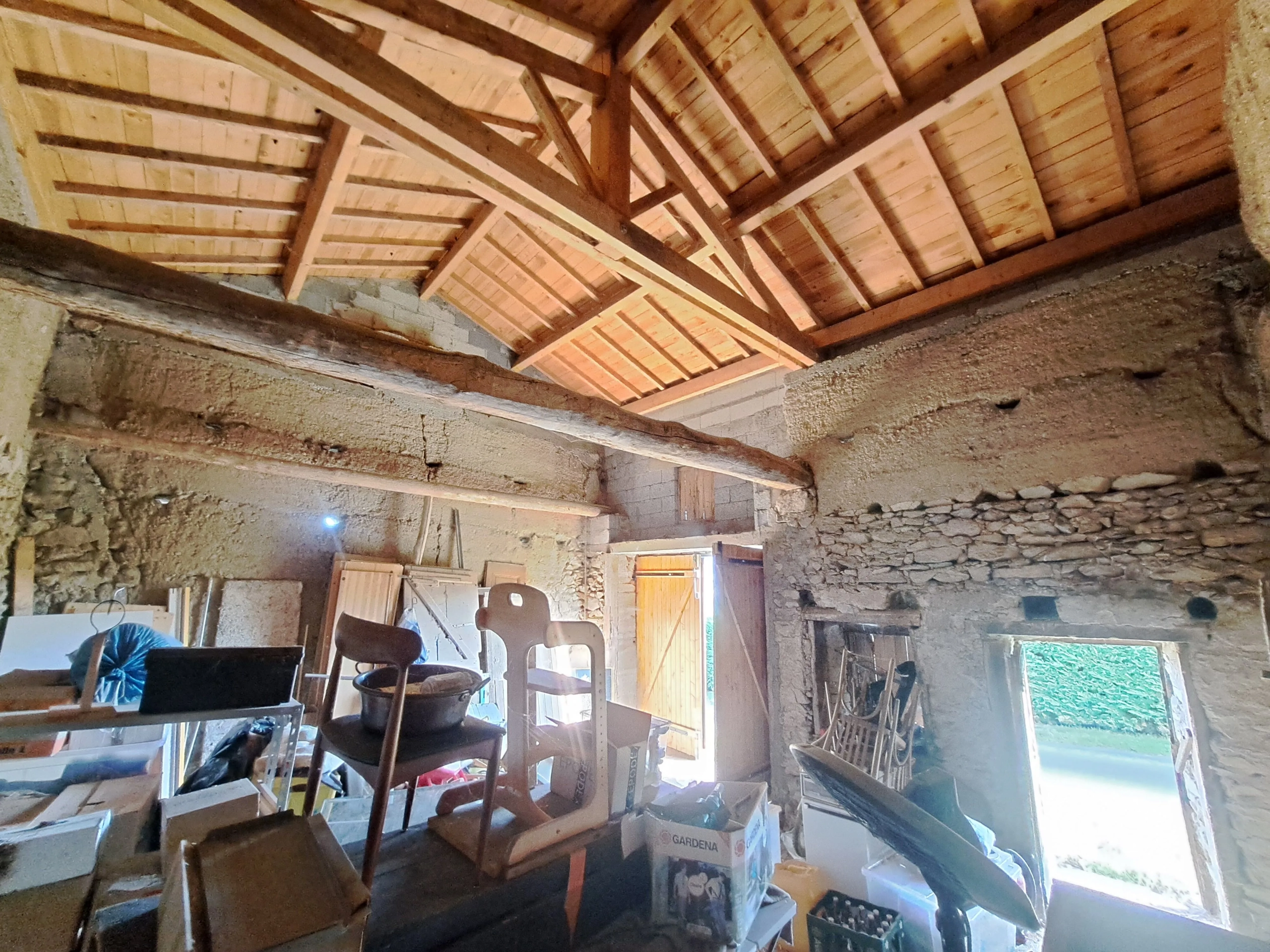 Grande grange à aménager avec potentiel d'habitation à Ambert 
