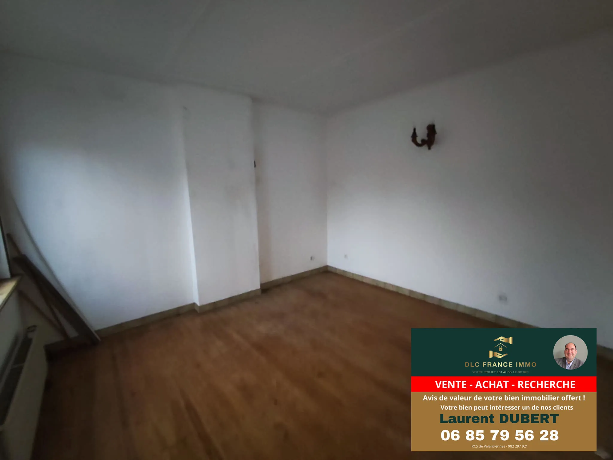Maison semi-individuelle à Leval de 152 m² avec grand potentiel 
