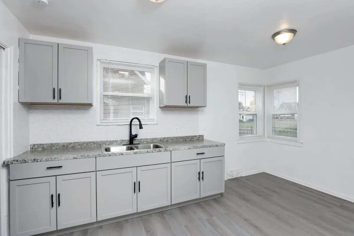 Appartement à louer dans le quartier Westchase à Houston, Texas, avec deux chambres et piscine 