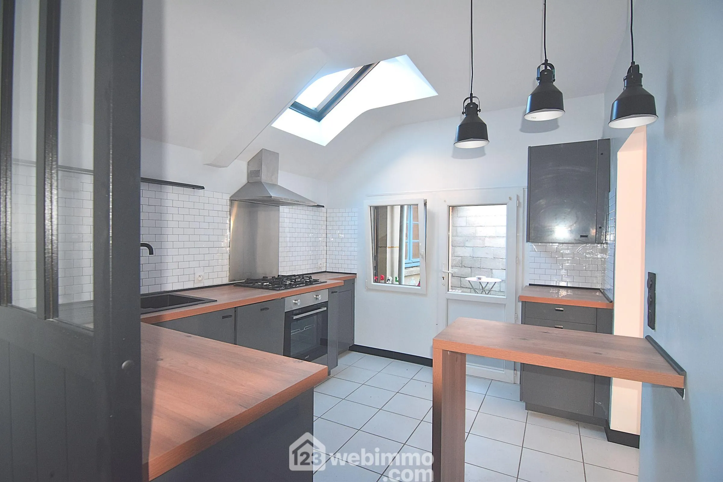 Maison de caractère de 73m² à Plounévez-Quintin avec jardin et dépendance 