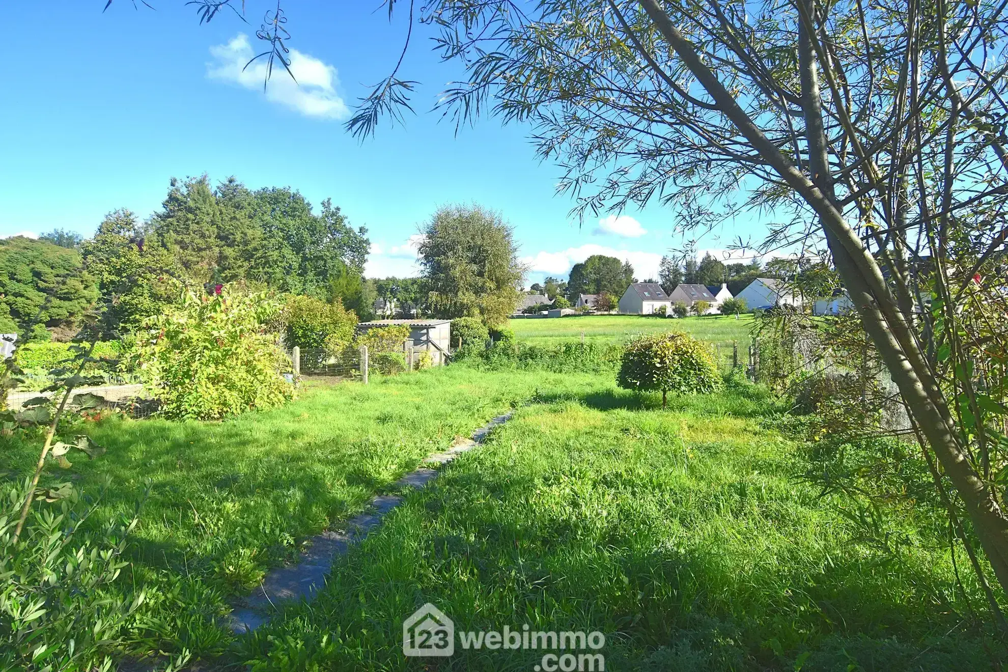 Maison de caractère de 73m² à Plounévez-Quintin avec jardin et dépendance 