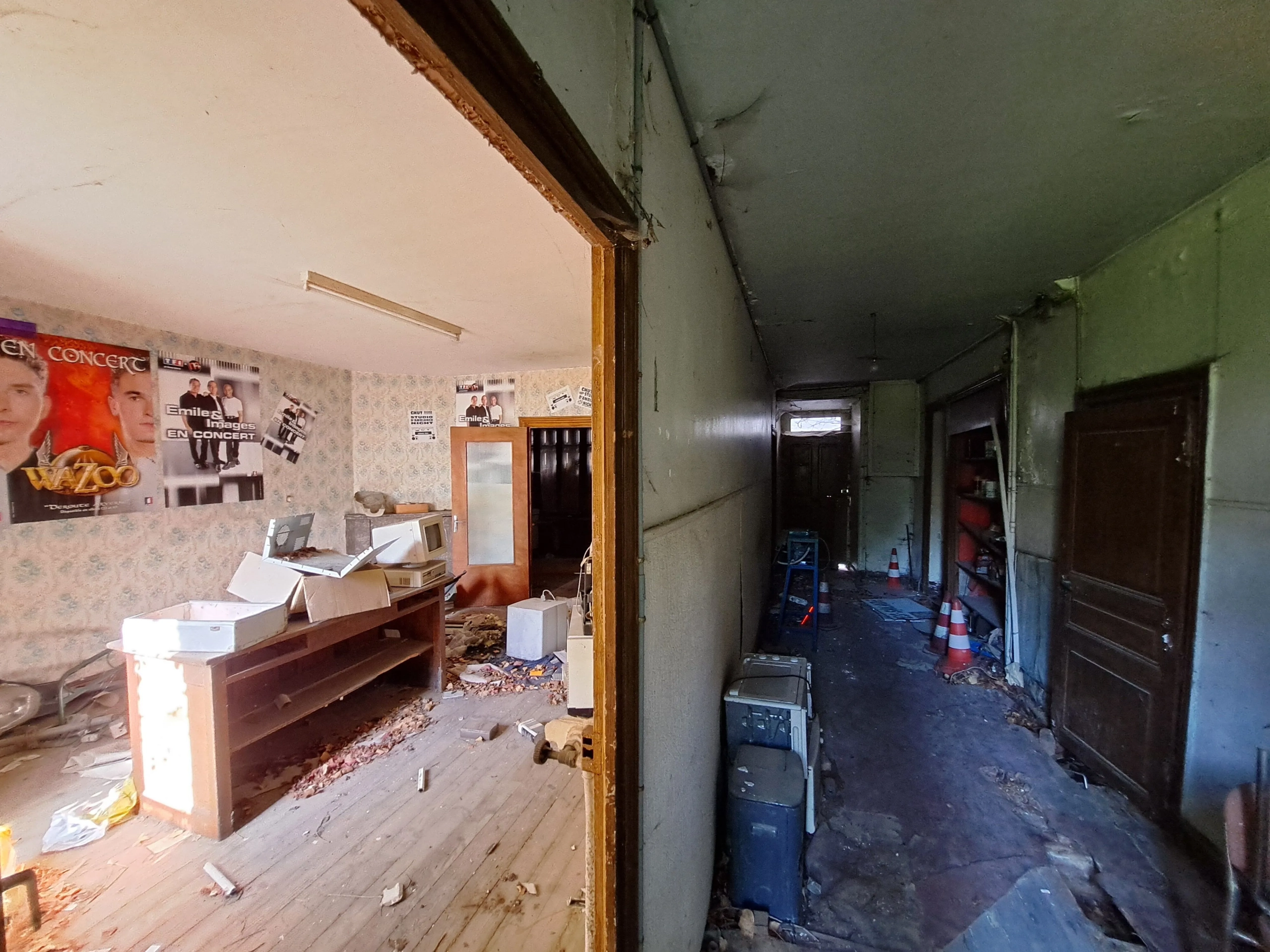 Ensemble immobilier à rénover à Arlanc pour activité artisanale ou commerciale 