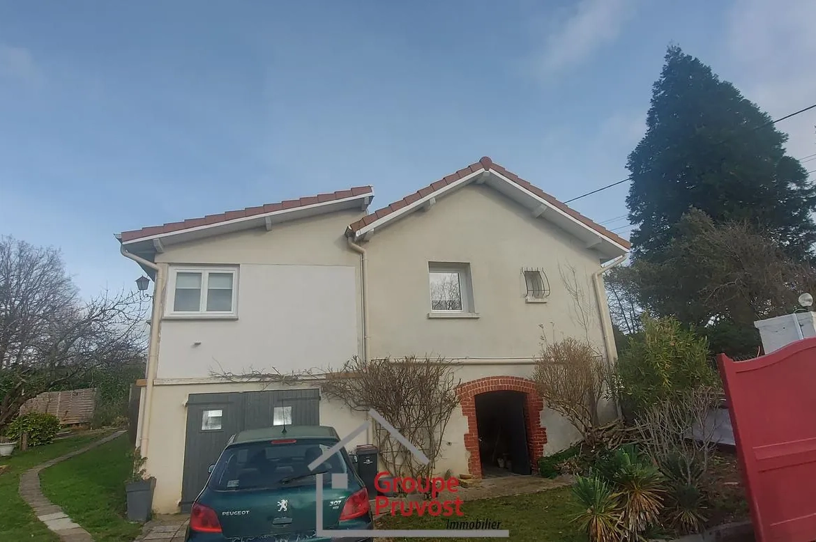 Belle maison moderne de 101 m² à Mably avec jardin arboré et garage 