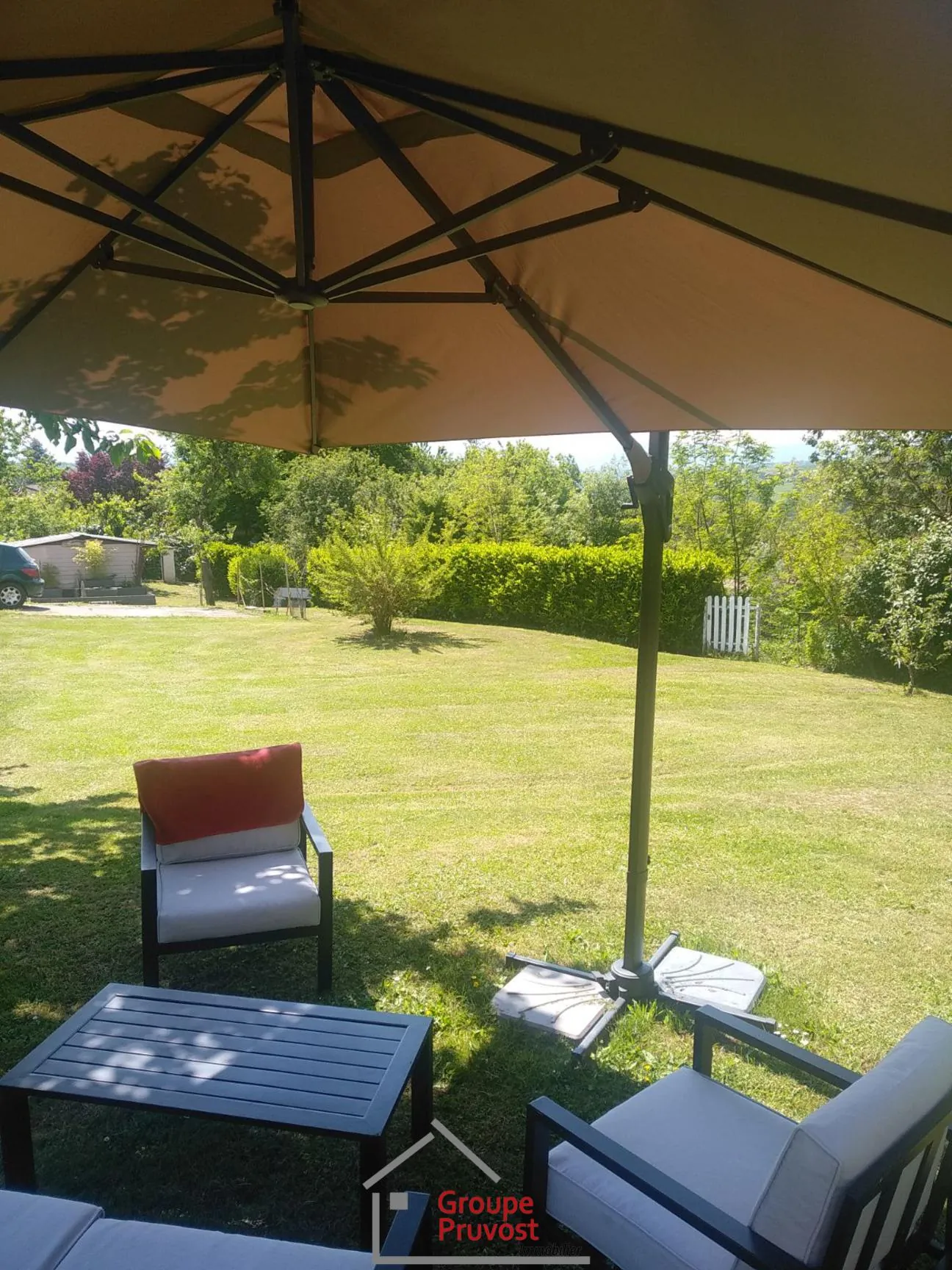 Belle maison moderne de 101 m² à Mably avec jardin arboré et garage 
