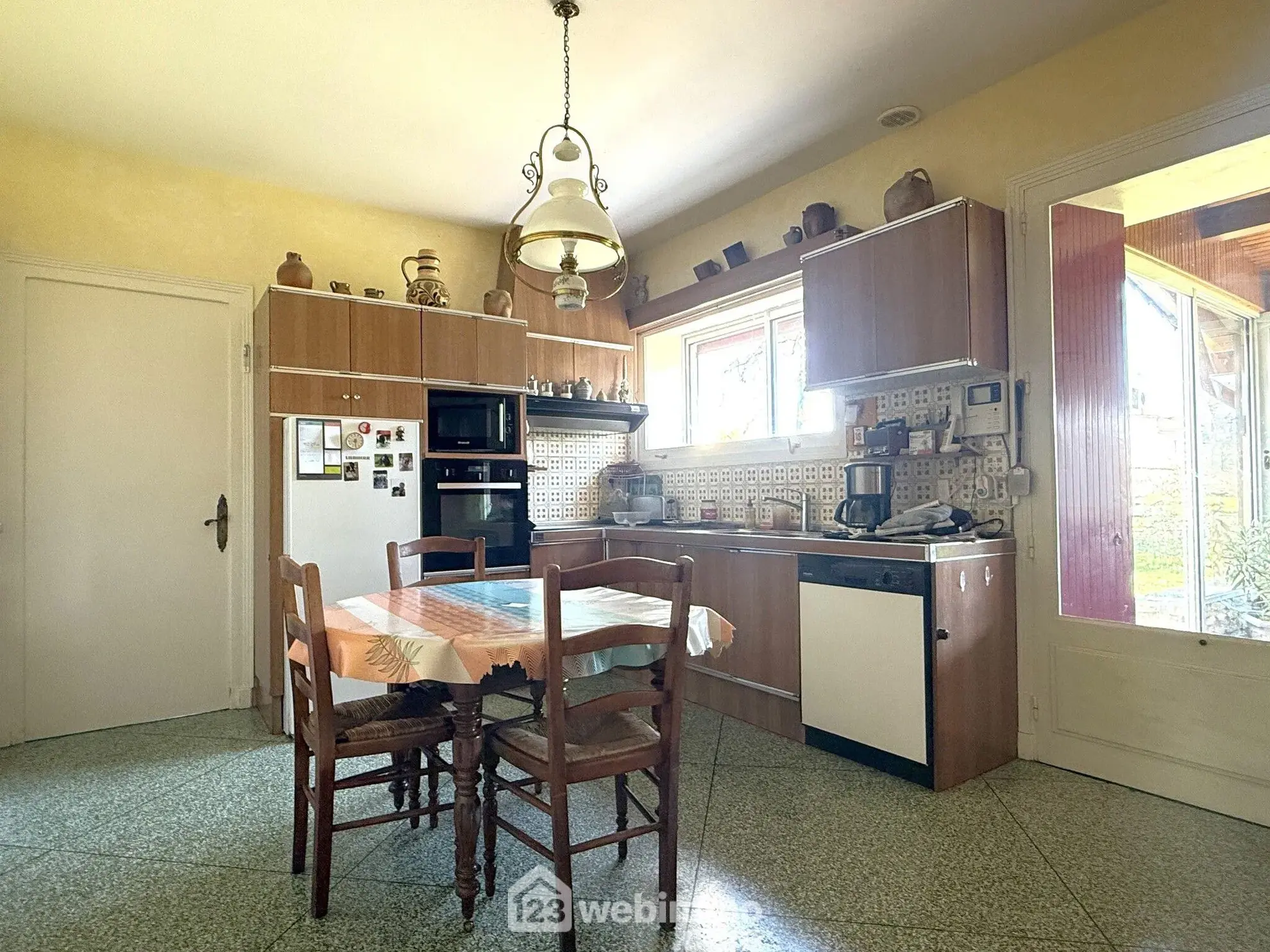 Longère de 169 m2 avec terrain clos à Massognes, idéalement située 