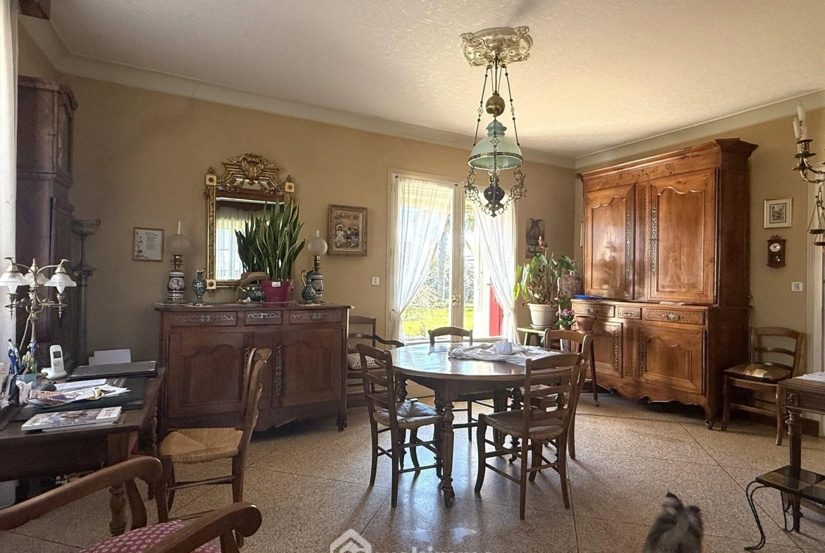 Longère de 169 m2 avec terrain clos à Massognes, idéalement située 