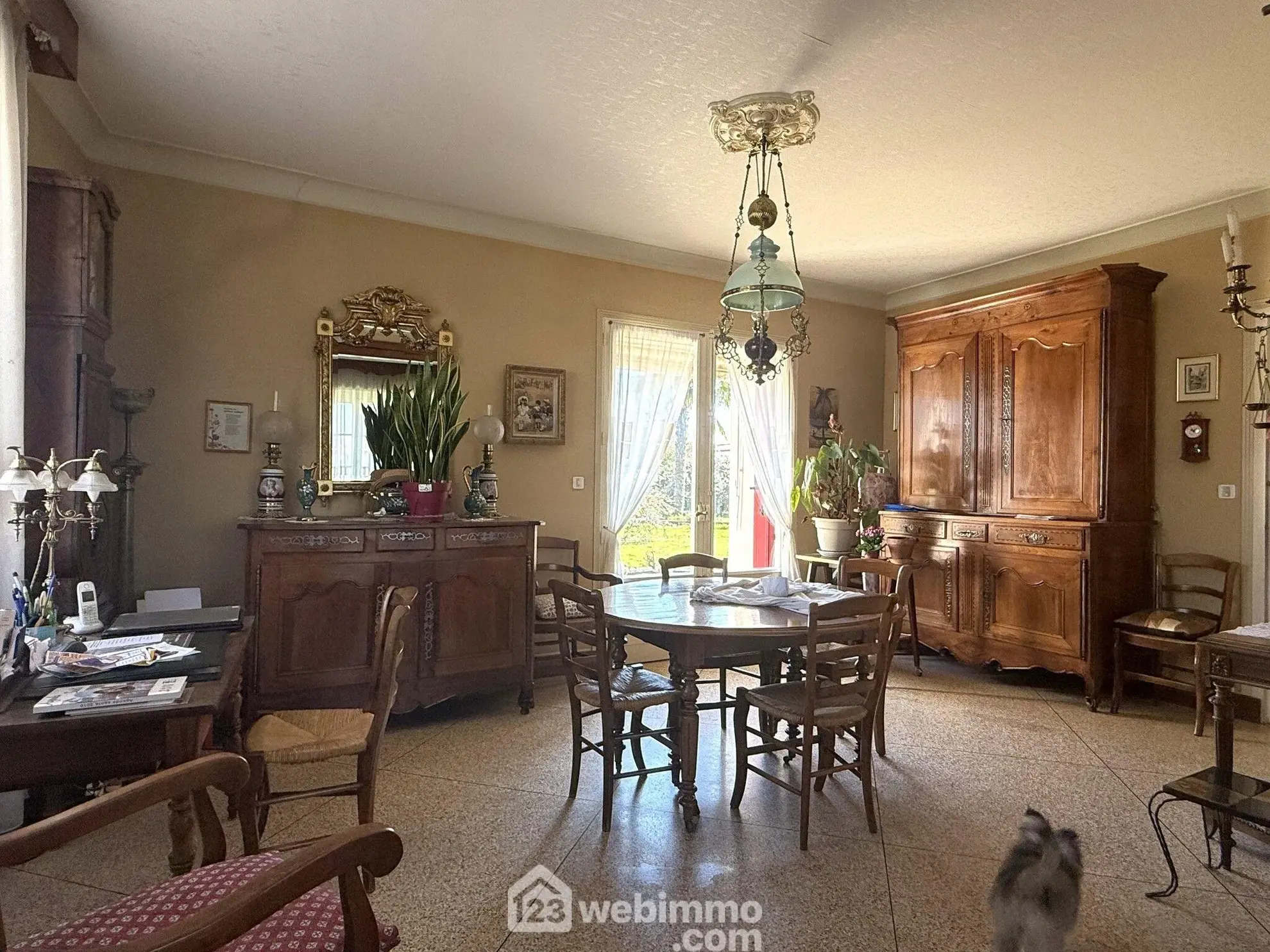 Longère de 169 m2 avec terrain clos à Massognes, idéalement située 