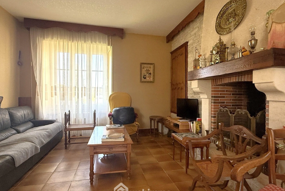 Longère de 169 m2 avec terrain clos à Massognes, idéalement située 