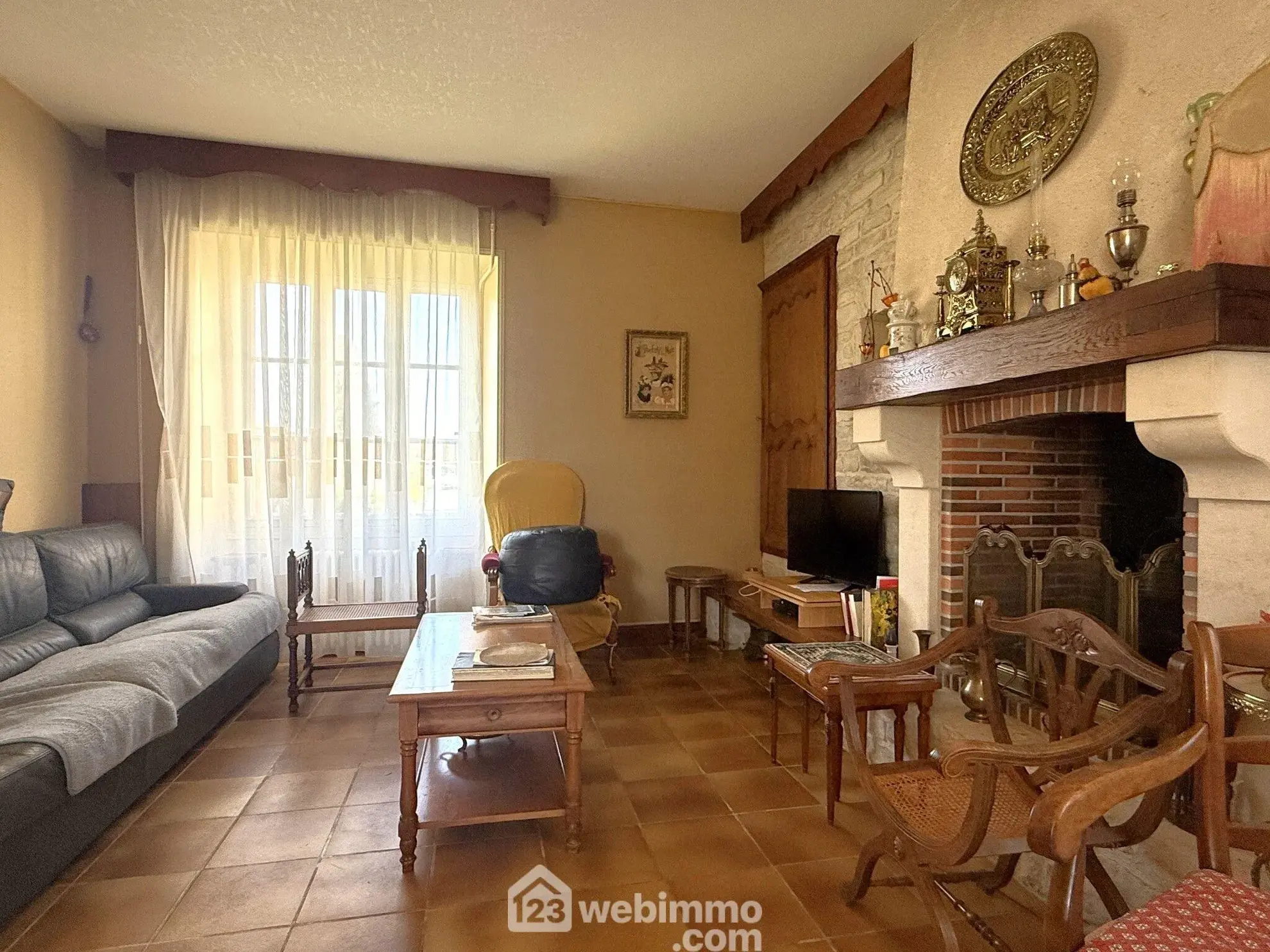 Longère de 169 m2 avec terrain clos à Massognes, idéalement située 