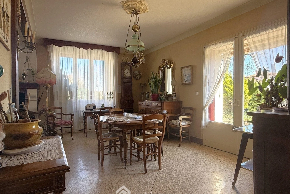 Longère de 169 m2 avec terrain clos à Massognes, idéalement située 