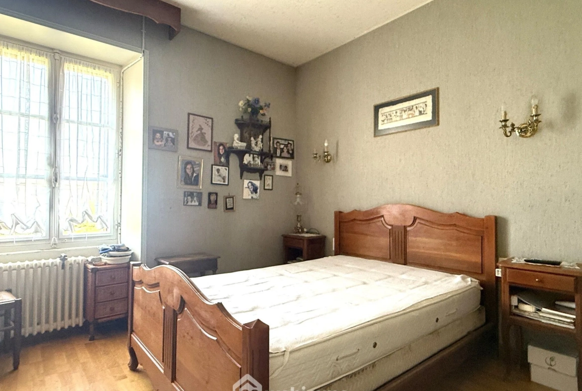 Longère de 169 m2 avec terrain clos à Massognes, idéalement située 