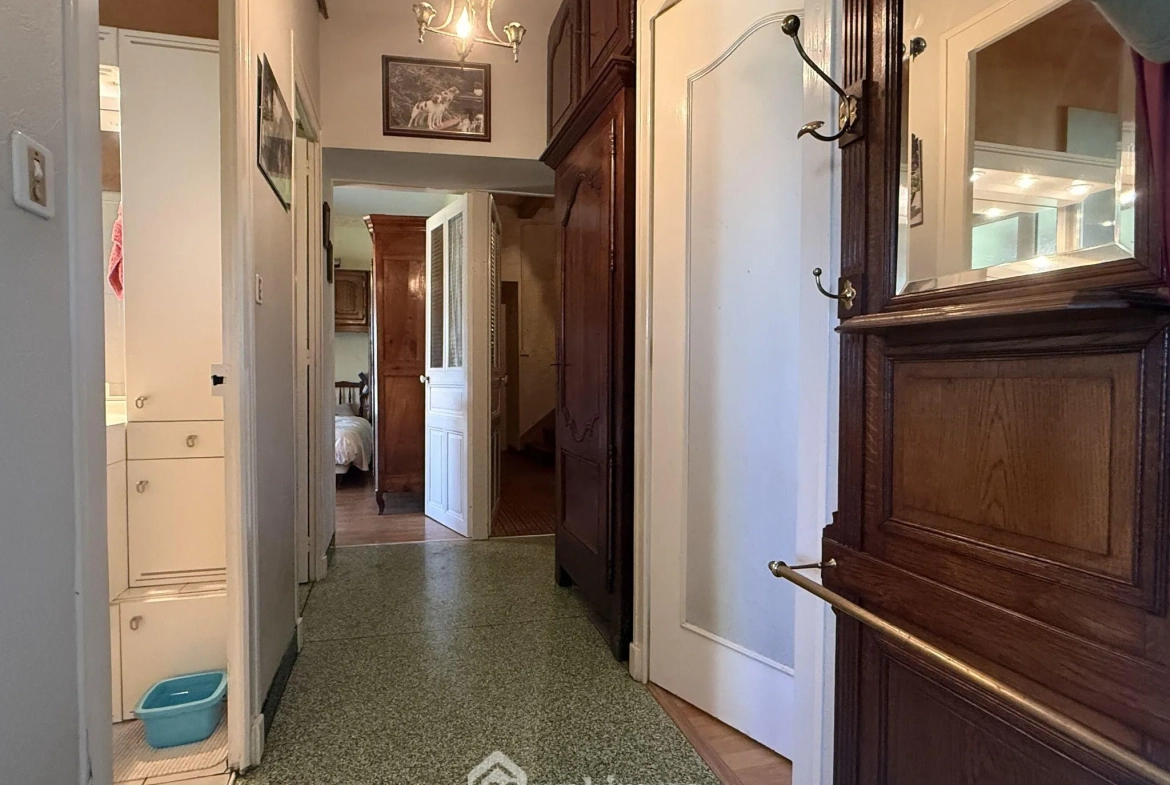 Longère de 169 m2 avec terrain clos à Massognes, idéalement située 