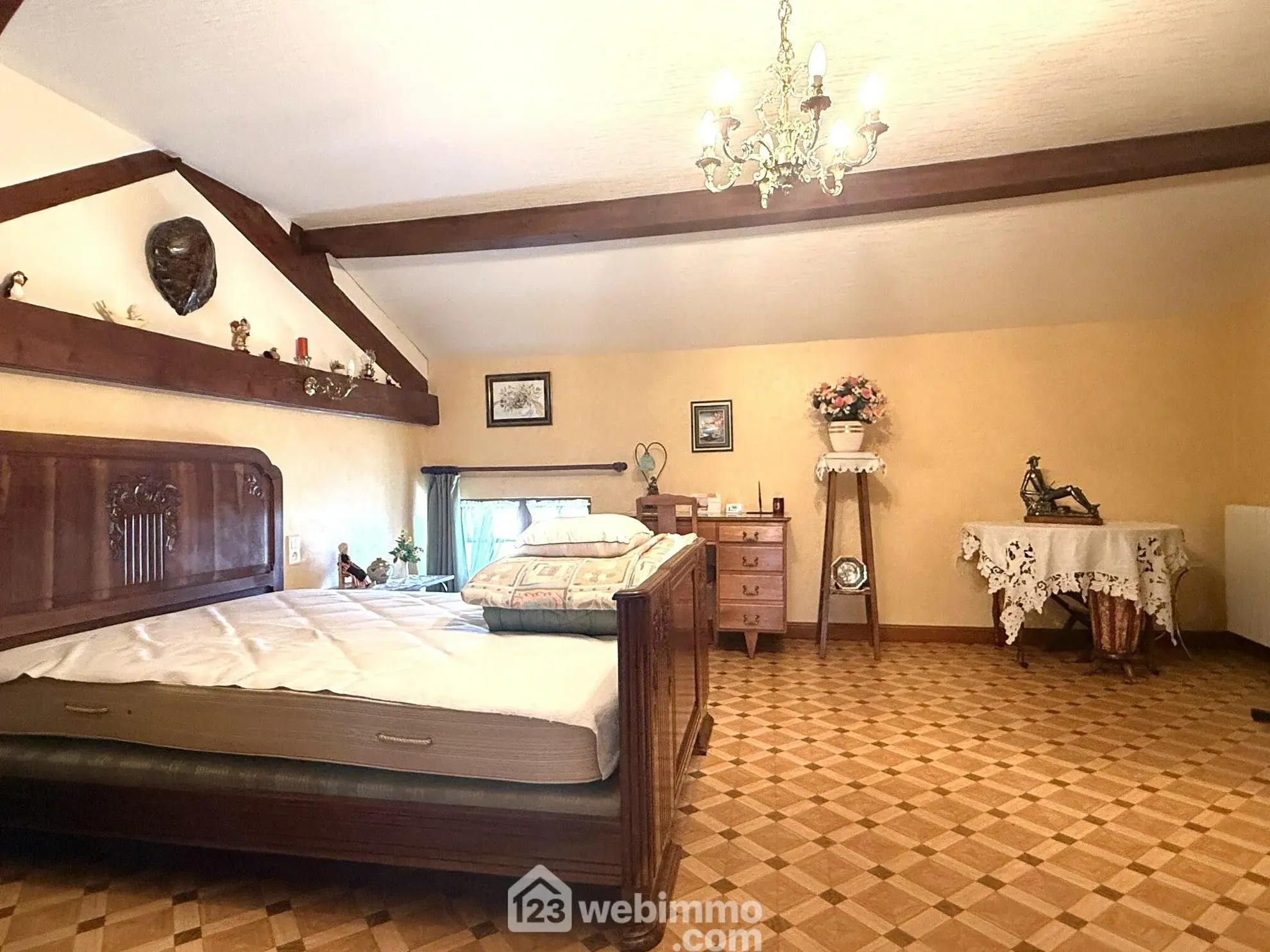 Longère de 169 m2 avec terrain clos à Massognes, idéalement située 