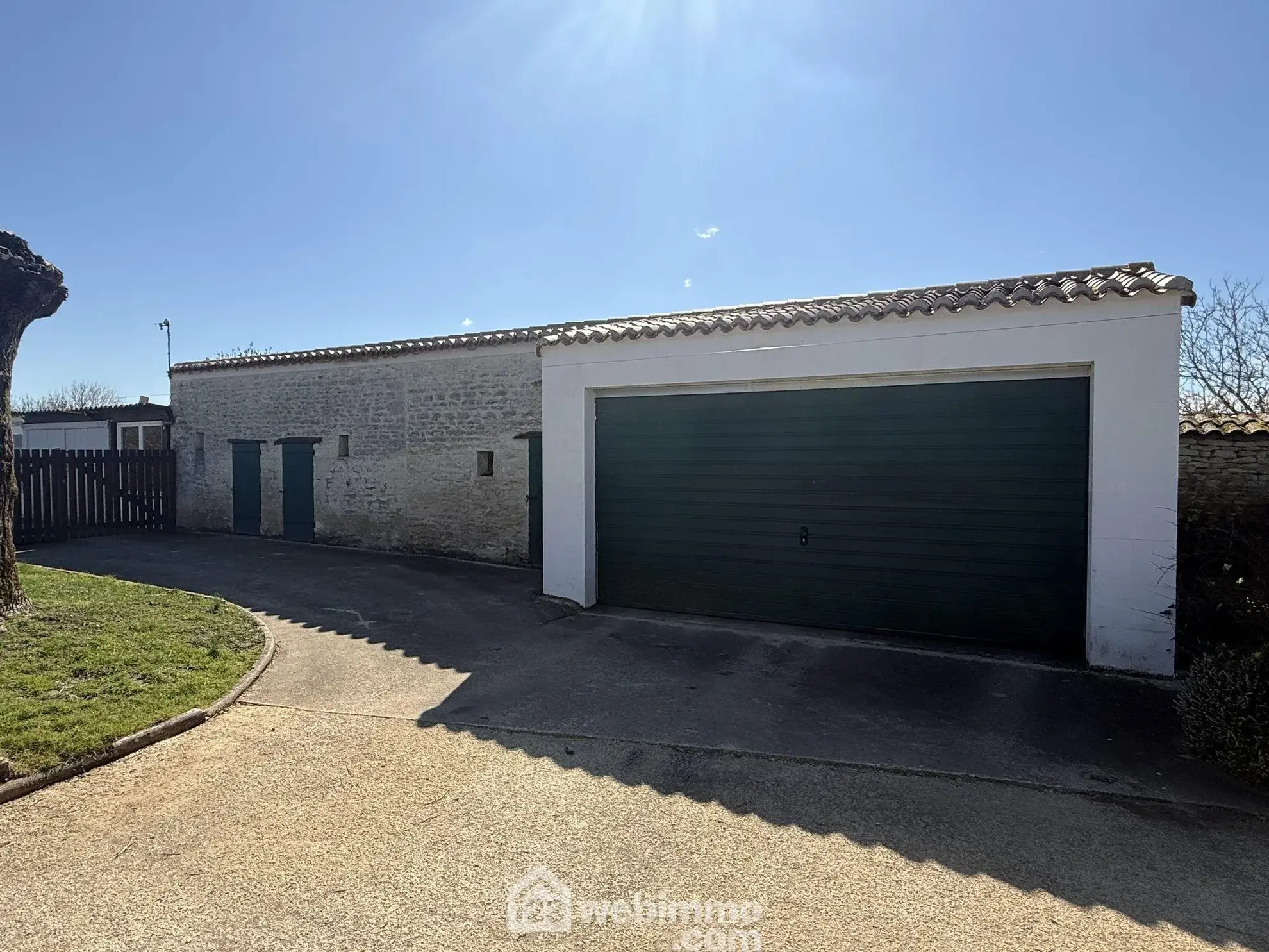 Longère de 169 m2 avec terrain clos à Massognes, idéalement située 