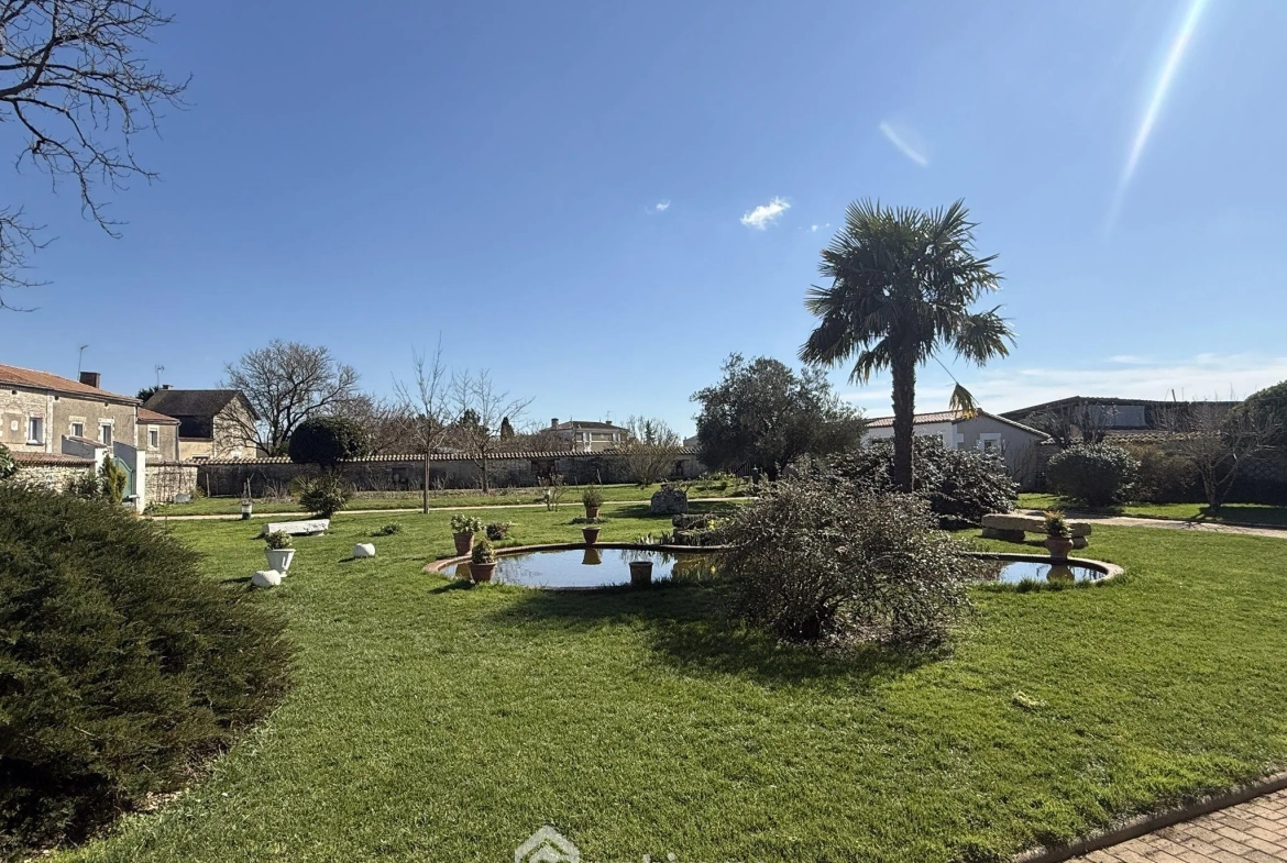 Longère de 169 m2 avec terrain clos à Massognes, idéalement située 