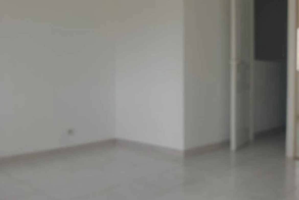 Maison lumineuse de style vigneronne à Fabrègues – 78 m² avec terrasse et garage 